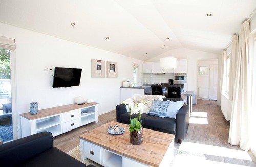 Velsen-Zuid House | Chalet with 3 bedrooms and a terrace