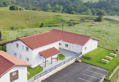 Caviedes Apartment | Chalets Requejil - El Jiso
