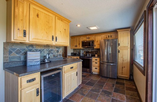 Lampe Cabin | Chalets Resort LAKEFRONT Cottage 3~Free Amenities~Amazing views~Kayaks~2 Pools