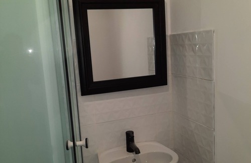 Vesoul Bed & Breakfast | Chambre Économique Avec Salle de Bain Privative 1. Idéale Pour un Séjour Court !