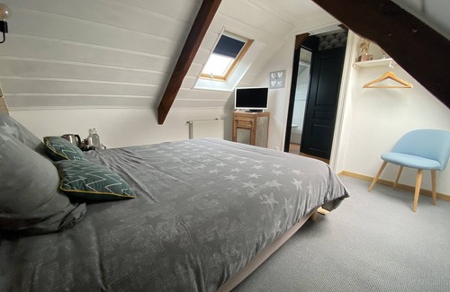 Auderville Bed & Breakfast | Chambre "Au Grand Large" lit de 180 WC et Sdb 2 Petits Déjeuners Kitchenette