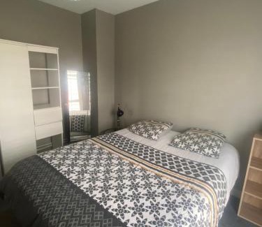 Saint-Remy-en-Rollat Bed & Breakfast | Chambre avec balcon proche vichy
