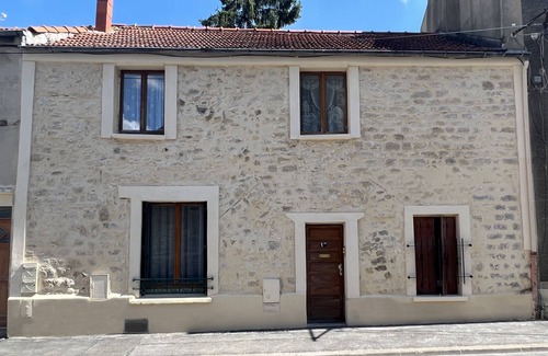 Villejuif Apartment | Chambre Centre-ville, à 20 Minutes du Centre de Paris