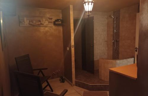 Chazelles-sur-Lyon Bed & Breakfast | Chambre d'hôte avec Hammam et salle de jeux