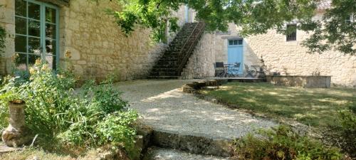 Conne-de-Labarde Bed & Breakfast | Chambre d'hôte "la Source" Domaine de Fonpeyroune