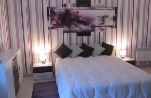 Choloy-Menillot Bed & Breakfast | Chambre D'Hotes Les Glycines