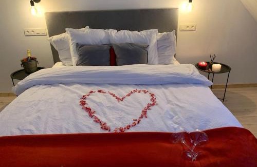 Couture-Saint-Germain Apartment | Chambre d hôtes Le Joyau with indoor pool and sauna