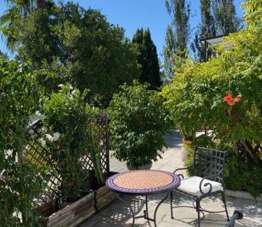 Le Plan-de-Grasse House | Chambre de charme climatisée, avec piscine