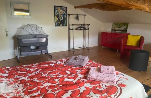 Verlhac-Tescou Bed & Breakfast | chambre deux personnes, lit pour Bébé