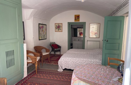 Saint-Hippolyte-du-Fort Bed & Breakfast | Chambre Nicolas, cool in summer, warm in winter