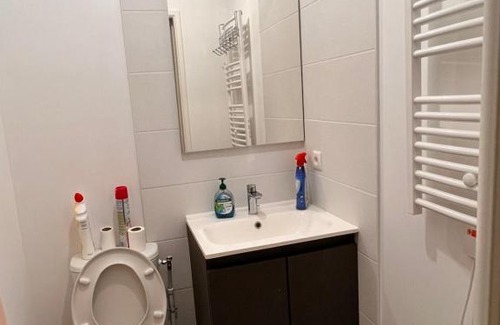 Sartrouville House | Chambre individuelle dans un appartement à 37 de champs élysées