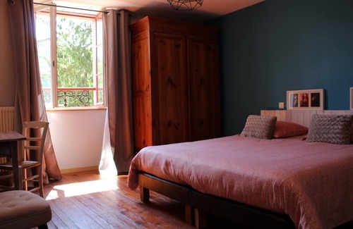 Mortagne-sur-Sevre Bed & Breakfast | Chambre "jardin" Accessible aux Personnes à Mobilité Réduite