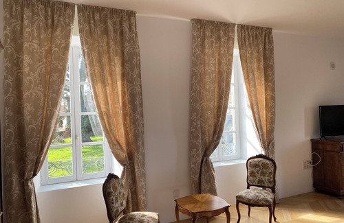 Montmarault Apartment | Chambre Jean in Château Camus