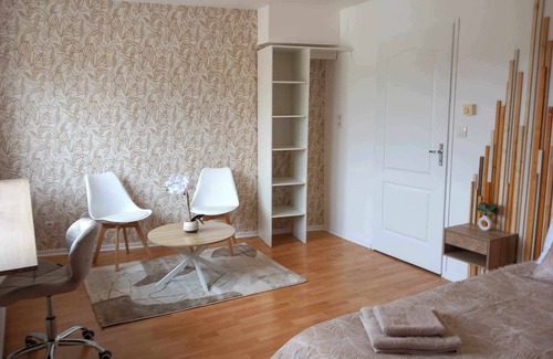Joeuf Bed & Breakfast | Chambre Jessy 20m² - 2 bathrooms - Balcony - WIFI - Parking