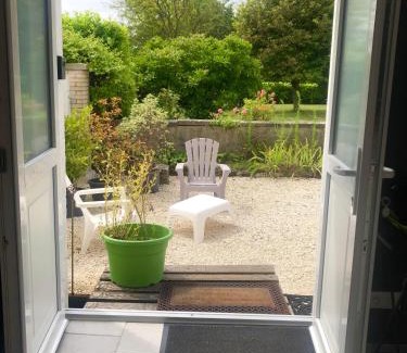 Monceaux-en-Bessin Bed & Breakfast | CHAMBRE POMME HAPPY close to Bayeux Normandie 1 pers