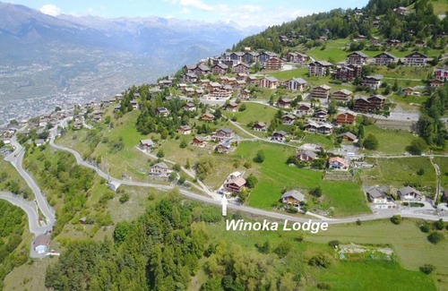 Nendaz Cabin | Chambre privée avec cuisine et salle de bain dans la chambre, Winoka Lodge