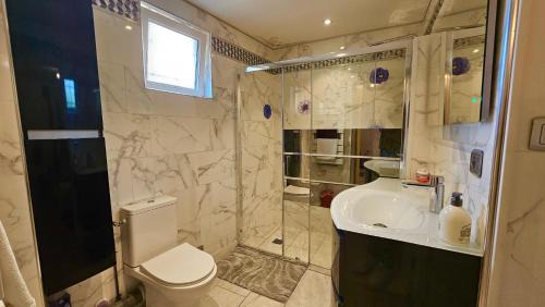 Stains Apartment | Chambre privée dans logement partagé, Marry me Paris & Stade de France