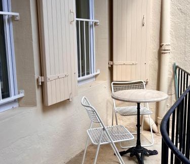 Avallon House | Chambre privative au calme en plein centre avec balcon