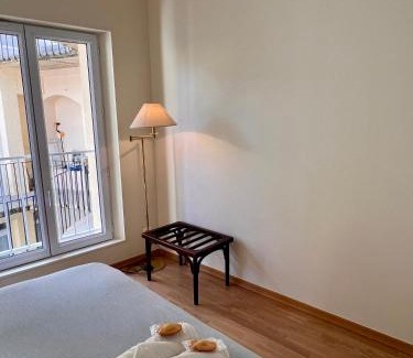 Avallon House | Chambre privative au calme en plein centre avec balcon