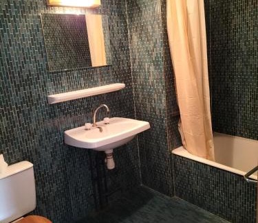 Vallouise-Pelvoux House | Chambre Quadruple avec Salle de Bains Privative 1