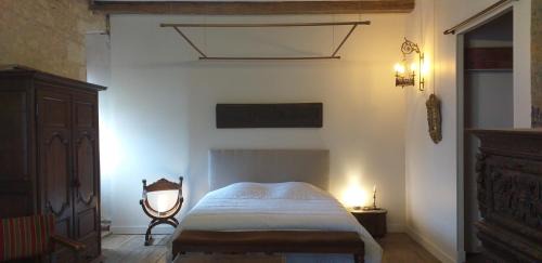 Champagne-Mouton Bed & Breakfast | Chambre Renaissance au Château de Champagne-Mouton