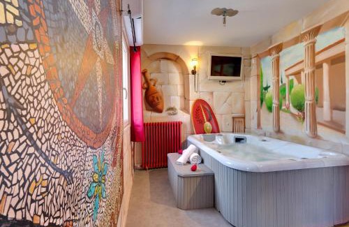 Republique Hotel | Chambre VENUS avec Jacuzzi privatif