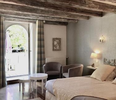 Saint-Germain-du-Puy Bed & Breakfast | Chambres D'hôtes Du Domaine De Jacquelin