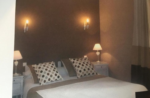 Saint-Germain-du-Puy Bed & Breakfast | Chambres D'hôtes Du Domaine De Jacquelin