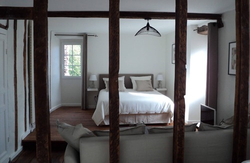 Louhossoa House | Chambres d'hôtes Chalbonia