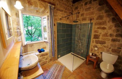 Rosieres House | Chambres d'Hôtes et Gîtes Le Mas Bleu & Spa Resort