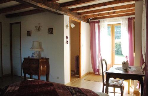 Villecheneve Bed & Breakfast | Chambres d'hôtes La Hulotte 69