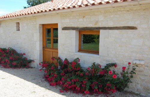 Le Poire-sur-Velluire Bed & Breakfast | Chambres d'hôtes Les Tilleuls