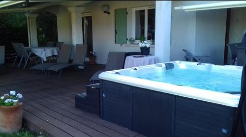 Livron-sur-Drome Bed & Breakfast | Chambres dans villa avec vue magnifique