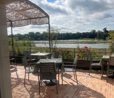 La Chapelle-sur-Loire House | Chambres privées au dessus du restaurant Nuances