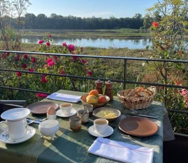 La Chapelle-sur-Loire House | Chambres privées au dessus du restaurant Nuances