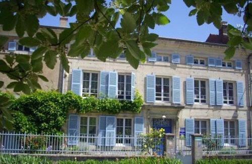 Watronville Bed & Breakfast | Chambres spacieuses avec salle d'eau, salon cheminée, jardin détente - Lorraine - FR-1-585-143