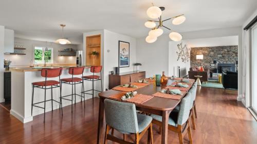 Malletts Bay House | Champ's Landing home