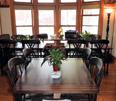 Champaign Bed & Breakfast | Champaign Garden Inn