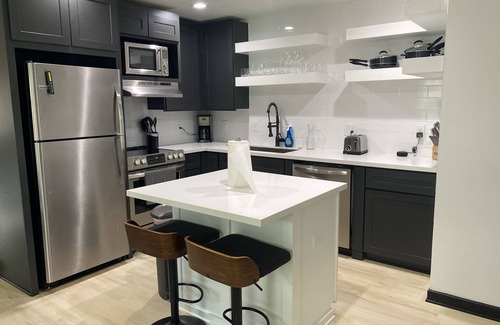Houston Apartment | Champion Suite in Golf Course Community