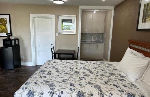 Pembroke Hotel | Champlain Motor Inn