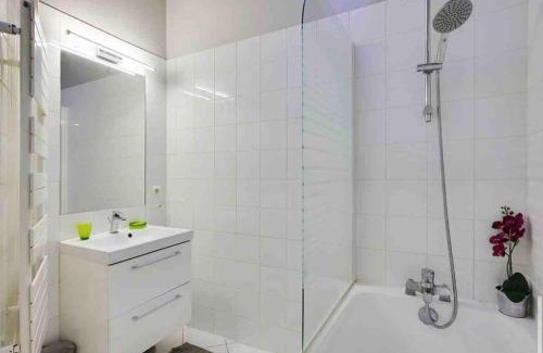 8th Arrondissement Apartment | Champs Élysées : Appartement 200 m2 avec balcon