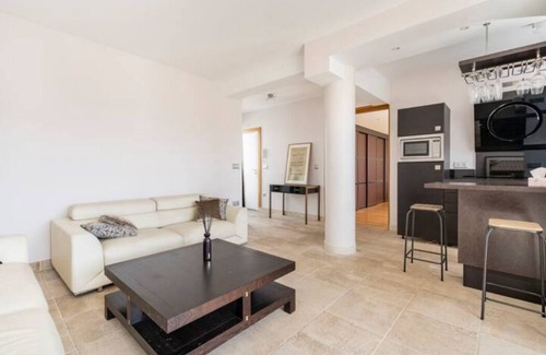 Porte-Dauphine Apartment | Champs Elysees LuxurynPenthouse Eiffel View Roof Jacuzzi! Free parking!