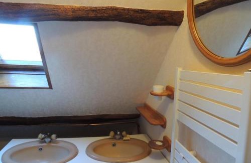 Champsecret House | Champsecret : Maison Ancienne avec Poêle, Jardin Clos et Animaux Acceptés - FR-1-497-15