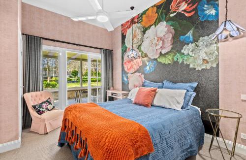Arcadia Bed & Breakfast | Chanticleer Gardens Barn cottage with a Pool