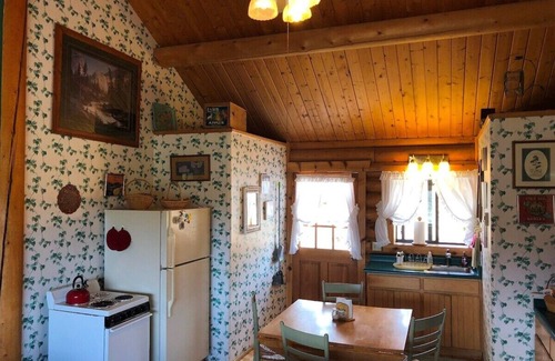 Prescott Cottage | Chaparral & Country Garden Suite - Prescott Cabin Rentals