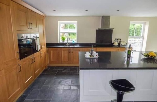 Elim Cottage | CHAPEL HOUSE, pet friendly, character holiday cottage in Llanddeusant