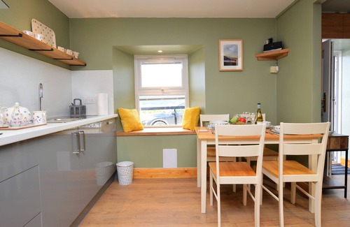 Strachur Cottage | Chapelton Cottage by Loch Fyne, picturesque location