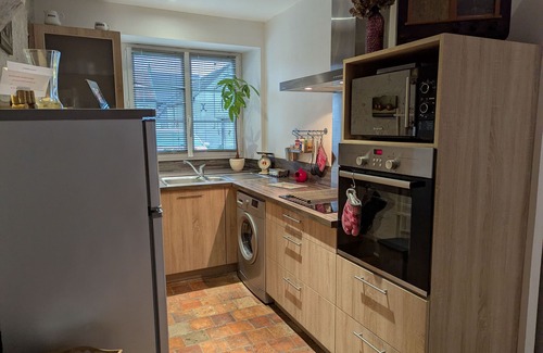 Saint-Hilaire-Saint-Mesmin Cottage | Charming Cottage Near Loire Castles: Cozy Living, Pet-Friendly, Wi-Fi, Outdoor Area