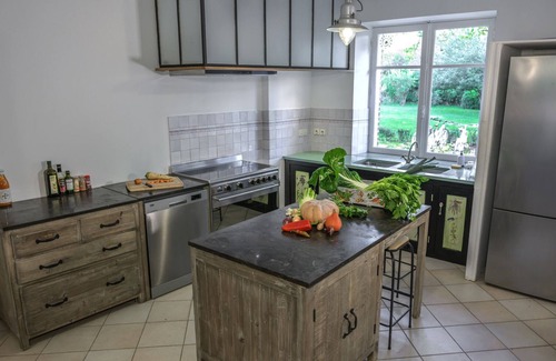 Saint-Pierre-les-Nemours House | Character house, 15 pers, 7 bedrooms, swimming pool, organic farm, park.