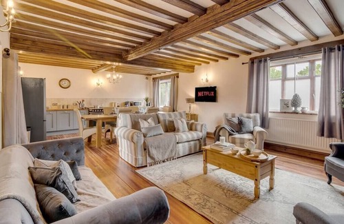 Aldborough House | Character, country 5bed house w/garden & parking